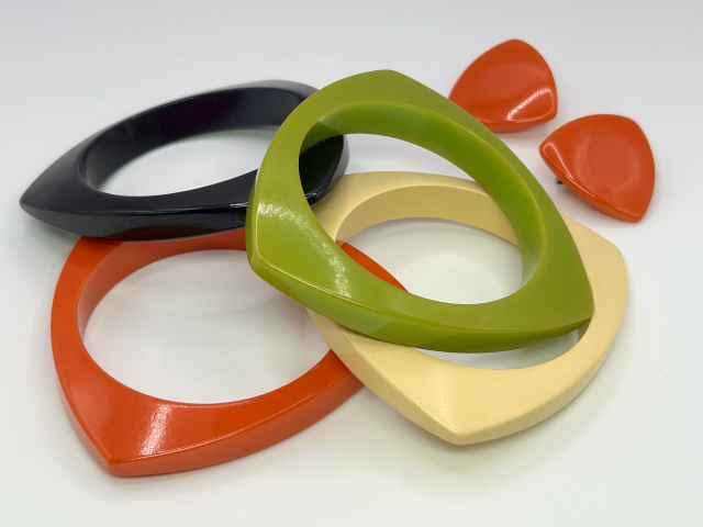 BB289 stack of four 7/16" triangle shaped bakelite bangles